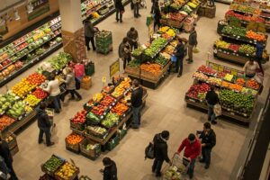 La spesa degli italiani nel 2024 è costata lo 0,9% in più del 2023. Ma crescono alcuni volumi