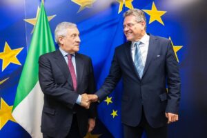 I negoziati Usa-Ue saranno avviati solo dopo l’entrata in vigore dei nuovi dazi il 2 aprile