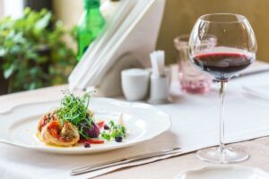 La comunicazione enogastronomica del futuro deve unire sempre di più il vino alla tavola italiana