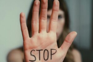 In Francia la cantina Rhonéa lancia una raccolta fondi contro la violenza sulle donne