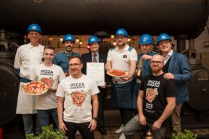 La pizza più “profonda” d’Europa è napoletana ed è targata “Associazione Verace Pizza Napoletana”