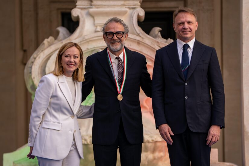 Massimo Bottura premiato da Giorgia Meloni e Francesco Lollobrigida