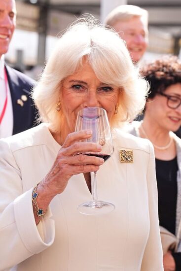 La Regina Camilla, nel racconto del Viaggio di Stato in Italia della Royal Family sui social di corte (credit: Facebook/The Royal Family)