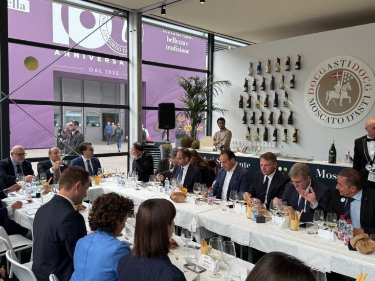 I Commissari Hansen e Varhelyi al Consorzio dell’Asti Docg