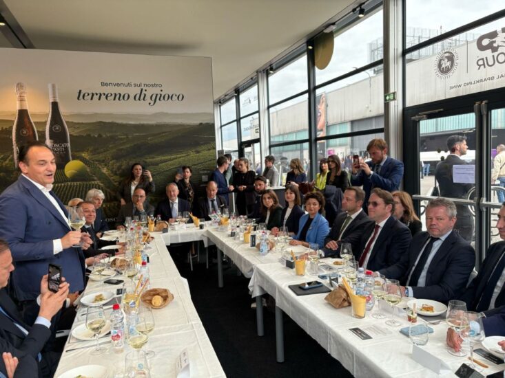 I Commissari Hansen e Varhelyi al Consorzio dell’Asti Docg