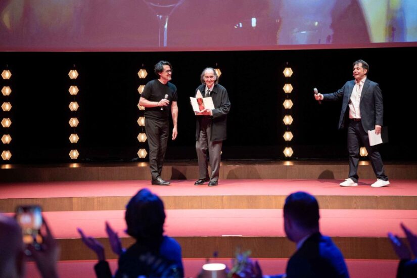 I “Vinitaly Design Award” 2025, Premio alla Carriera a Gavino Sanna (credit: Veronafiere/Ennevi)