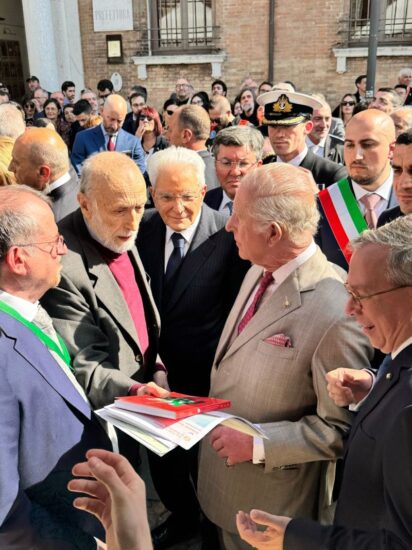 Re Carlo con il Presidente Mattarella e il patron Slow Food Carlo Petrini 
