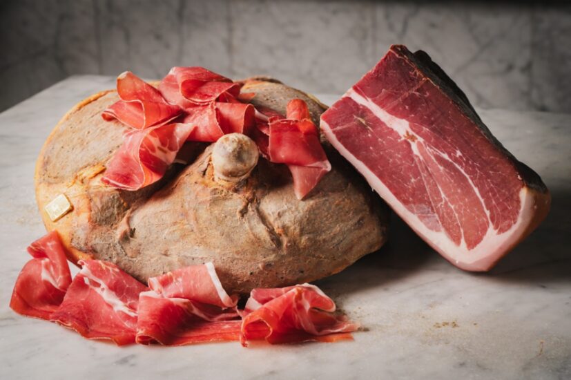 “Distinti Salumi” a Cagli per conoscere la migliore norcineria artigianale italiana con Slow Food