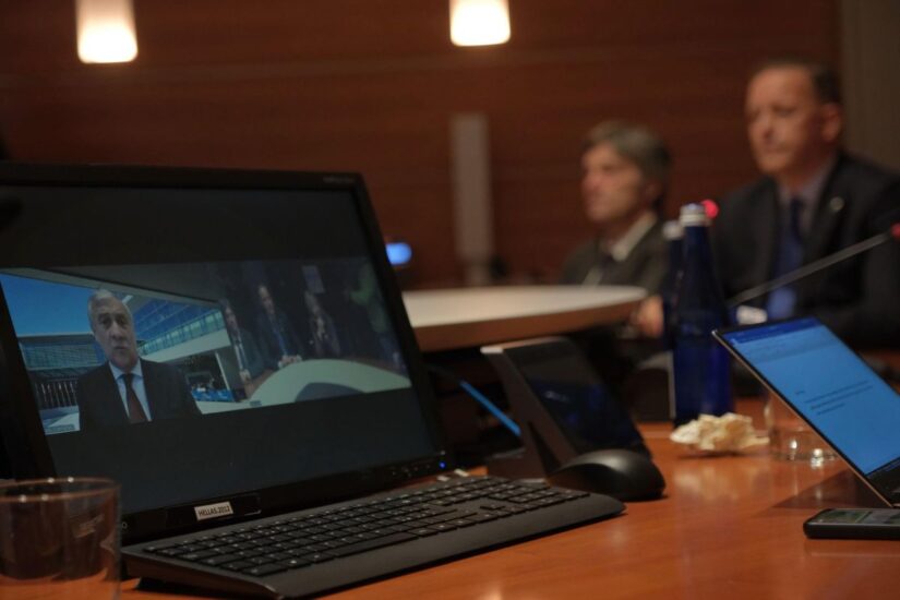 Il Ministro Tajani in collegamento con Vinitaly 2025 (credit: Veronafiere/Ennevi)