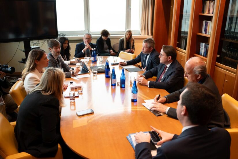 Incontro con la filiera del vino italiano del Commissario Várhelyi a Vinitaly 2025 (credit: Veronafiere/Ennevi)