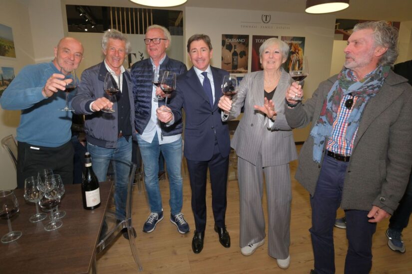 I campioni d’Italia 1984/85 con l’Hellas Verona insieme al produttore Stefano Tommasi e Sara Simeoni. Credit: Veronafiere/ennevi