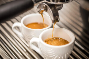 Materie prime che aumentano fino al 90%, mercati e servizio: il caffè chiede un tavolo di filiera Materie prime che aumentano fino al 90%, mercati e servizio: il caffè chiede un tavolo di filiera