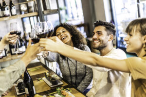La Gen Z consuma meno alcol rispetto alle precedenti, ma non sarebbe per motivi salutistici La Gen Z consuma meno alcol rispetto alle precedenti, ma non sarebbe per motivi salutistici