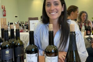 L’ultima frontiera per raccontare un vino dal packaging è il tappo, da un’idea tutta siciliana L’ultima frontiera per raccontare un vino dal packaging è il tappo, da un’idea tutta siciliana