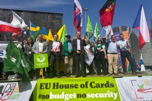 “No alla fusione della Pac in un fondo unico”: la protesta del mondo agricolo a Bruxelles “No alla fusione della Pac in un fondo unico”: la protesta del mondo agricolo a Bruxelles