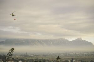 Sudafrica, incendi nella storica Constantia Valley, 3.000 ettari in fiamme, salvi i vigneti Sudafrica, incendi nella storica Constantia Valley, 3.000 ettari in fiamme, salvi i vigneti