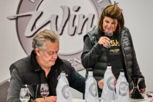 “International Wine Challenge” 2025: 332 medaglie per l’Italia del vino, dal Piemonte alla Sardegna