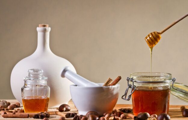 acacia, ASTRARICERCHE, MIELE, miele castagno, MIELE DI CASTAGNO, MIELE MILLEFIORI, miele unione italiana food, Non Solo Vino