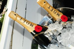 Lvmh valuta un taglio del 10% del personale della divisione Wine & Spirits Moët Hennessy Lvmh valuta un taglio del 10% del personale della divisione Wine & Spirits Moët Hennessy