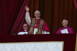 Nel segno della vigna e della vite, inizia ufficialmente il pontificato di Papa Leone XIV Nel segno della vigna e della vite, inizia ufficialmente il pontificato di Papa Leone XIV