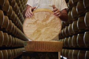 Made in Italy, cresce l’export del Parmigiano Reggiano: +4,6% nei primi tre mesi del 2025 Made in Italy, cresce l’export del Parmigiano Reggiano: +4,6% nei primi tre mesi del 2025