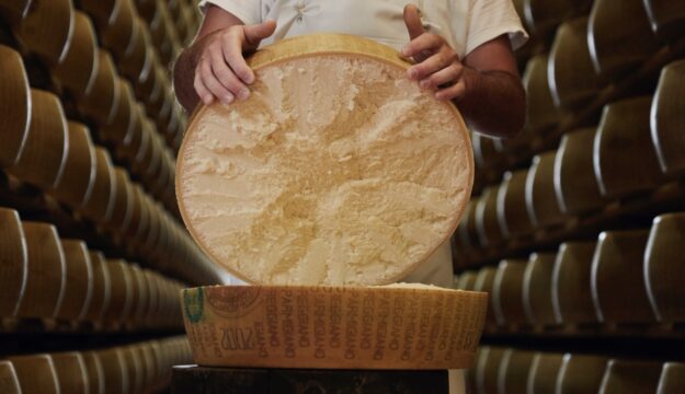 Pegno rotativo, Consorzio Parmigiano Reggiano e Banca Mps siglano un nuovo protocollo