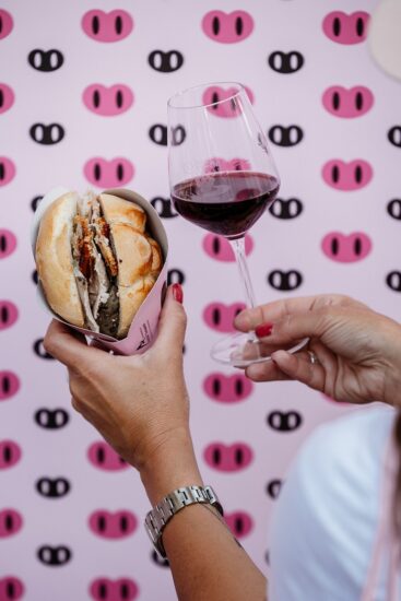 “Porchettiamo” a San Terenziano celebra il cibo di strada più amato del Belpaese, ovvero la porchetta