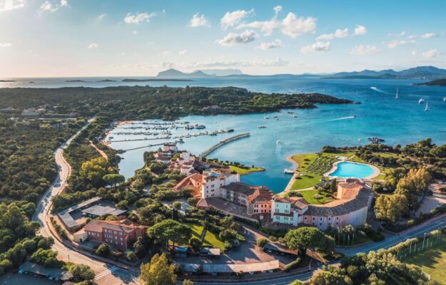 Tra lusso e visione internazionale, torna il Porto Cervo Wine & Food Festival (7-10 maggio)