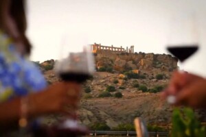 Enoturismo, social, “next gen” e storia millenaria: la “wine destination” Sicilia guarda al futuro Enoturismo, social, “next gen” e storia millenaria: la “wine destination” Sicilia guarda al futuro