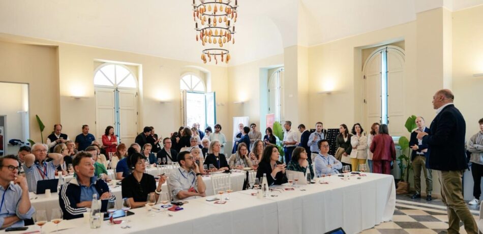 Tra passato millenario e futuro, tra Intelligenza Artificiale nuove generazioni (e una buona vendemmia 2024), i messaggi di “Sicilia En Primeur”