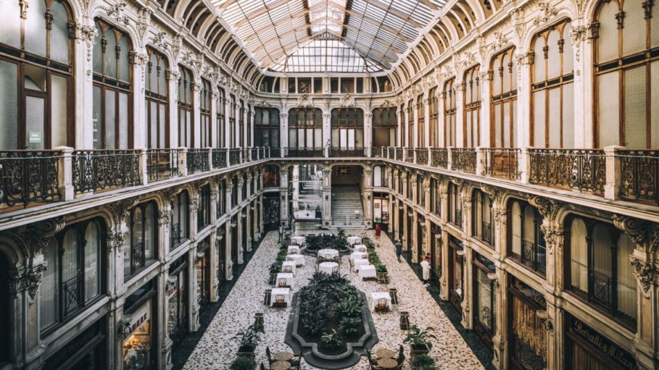Ristoranti e caffè nella Galleria Subalpina nella Torino “città-salotto” d’Italia