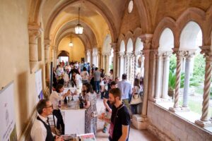 Italia, Francia e Georgia unite da una delle più antiche produzioni di vino: quella nei monasteri Italia, Francia e Georgia unite da una delle più antiche produzioni di vino: quella nei monasteri