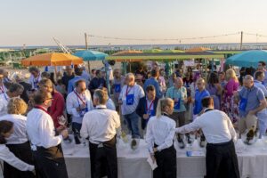Le grandi firme del vino italiano in una delle località balneari più esclusive del Belpaese Le grandi firme del vino italiano in una delle località balneari più esclusive del Belpaese