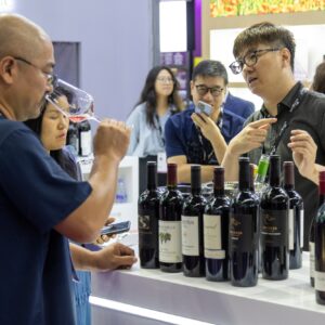 Il mercato asiatico tornerà a crescere per il vino, Cina compresa: luci accese su “Wine to Asia”