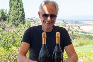 Andrea Bocelli porta le sue etichette in tour nella Napa Valley (con un’esclusiva edizione limitata) Andrea Bocelli porta le sue etichette in tour nella Napa Valley (con un’esclusiva edizione limitata)