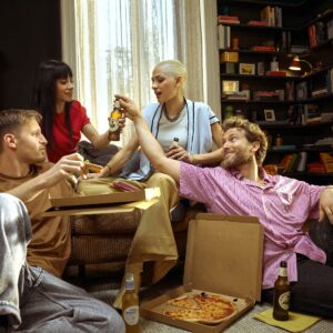 Leggera, versatile, ma soprattutto “spontanea”: la birra per gli italiani fa rima con convivialità