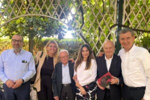 Il premio “Un libro di vino” a “Sulle tracce del Gallo Nero. Chianti Classico cento anni di storia” Il premio “Un libro di vino” a “Sulle tracce del Gallo Nero. Chianti Classico cento anni di storia”