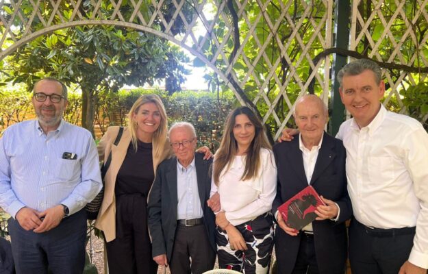 BIBLIOTECA BRUNO LUNELLI, BRUNO LUNELLI, CANTINE FERRARI, FAMIGLIA LUNELLI, LIBRI, PREMI, VILLA MARGON, Italia