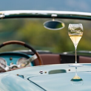 Raise a toast in a vintage car: the Franciacorta Consortium alongside “1000 Miglia”