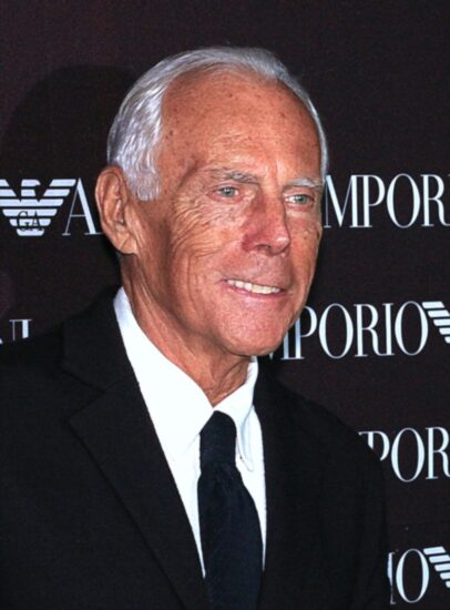 Lo stilista Giorgio Armani (credit: Wikipedia/Jan Schroeder)