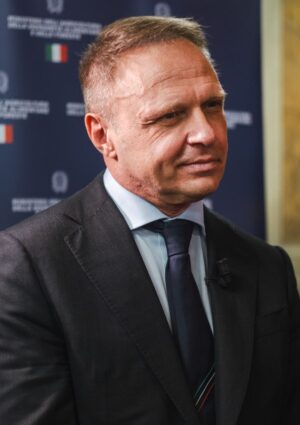 Sequestrati 14.000 litri di olio privo di origine in Puglia, per un valore di 190.000 euro