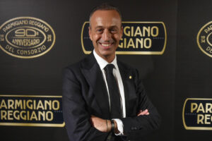 “Il Parmigiano Reggiano è più di un pezzo di formaggio: una grande filiera ed un grande territorio” “Il Parmigiano Reggiano è più di un pezzo di formaggio: una grande filiera ed un grande territorio”