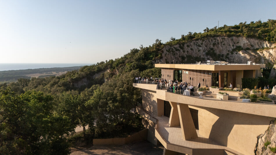 La Tenuta Meraviglia, nell’ex Cava di Cariola, a Bolgheri (ph: Moggi_Studio)
