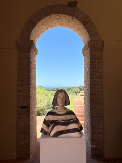 “Arte diffusa sulla Costa Toscana. Le sculture di Giuseppe Bergomi, tra Bolgheri, Castagneto Carducci e Casale Marittimo” alla Tenuta Argentiera