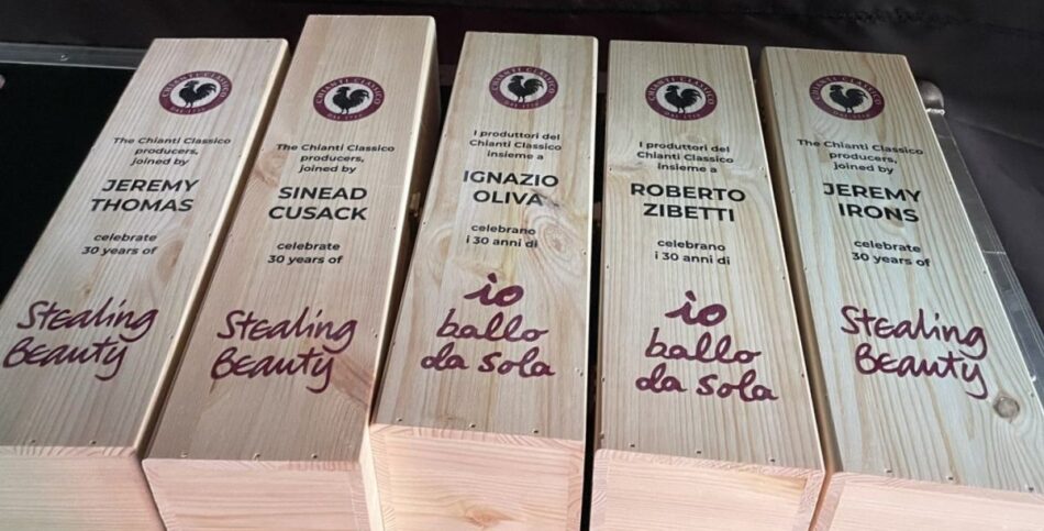 Il Chianti Classico, il cui territorio fu set del film, donato al cast di “Io ballo di sola” 