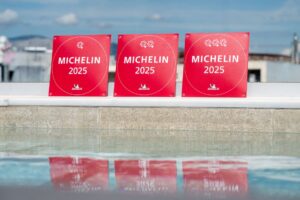 Dopo il debutto in 15 Paesi, tra cui l’Italia, la selezione delle “Chiavi Michelin” diventa mondiale Dopo il debutto in 15 Paesi, tra cui l’Italia, la selezione delle “Chiavi Michelin” diventa mondiale