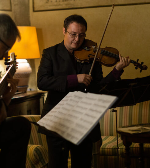 I musicisti dell’Accademia Musicale Chigiana di Siena in concerto nelle cantine del Chianti Classico (ph: Facebook/Badia a Coltibuono)