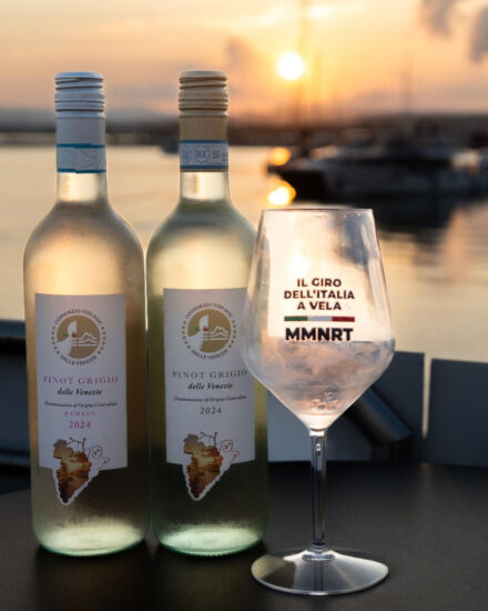 Il Consorzio Doc Delle Venezie e il Pinot Grigio brindano con la Marina Militare all’arrivo del “Nastro Rosa Tour - Giro dell’Italia in Vela” a Genova