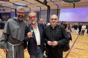 Parlare di vino solo in quanto alcol, e non cultura, “è come mettere in antitesi corpo e anima” Parlare di vino solo in quanto alcol, e non cultura, “è come mettere in antitesi corpo e anima”