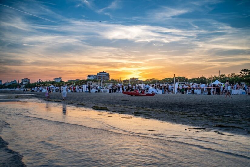 La “Cena Spettacolo” di Friuli Venezia Giulia Via dei Sapori sulla spiaggia di Grado